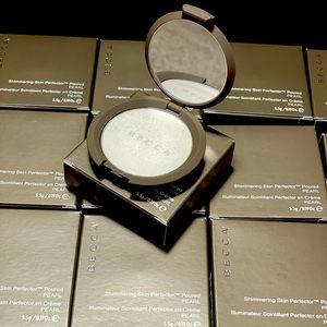 BECCA 2021 shimmering skin perfector🤩🤩